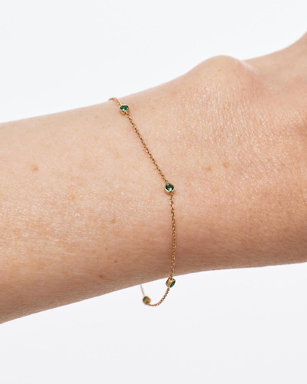 18K gold-plated - Emerald Birthstone Station Bracelet by MAVERA