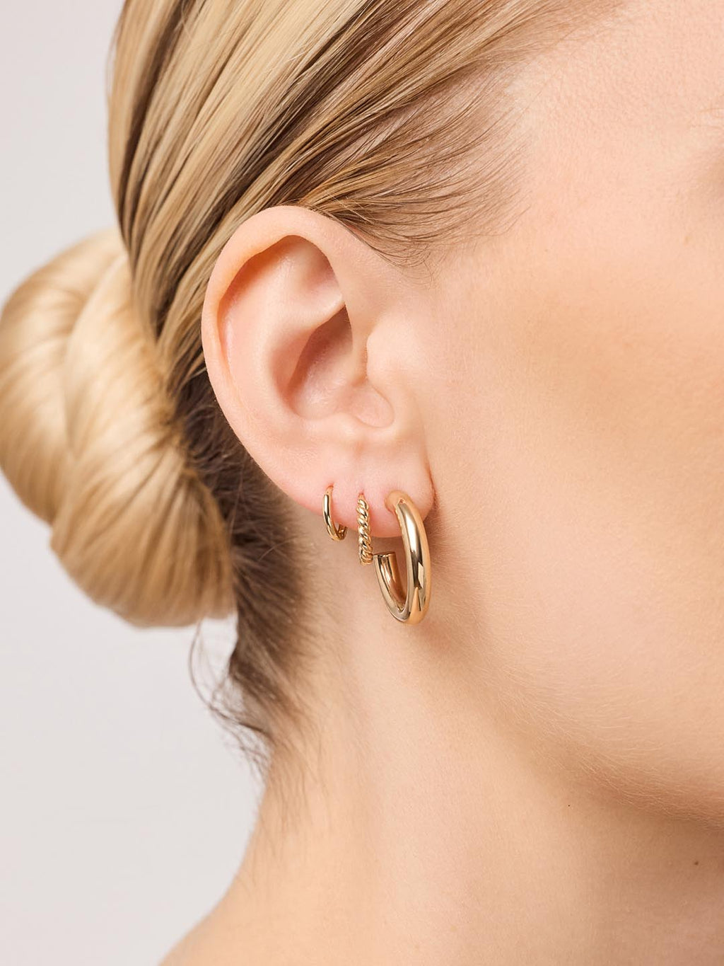 18K gold-plated - Gold Twist Hoops Small by MAVERA