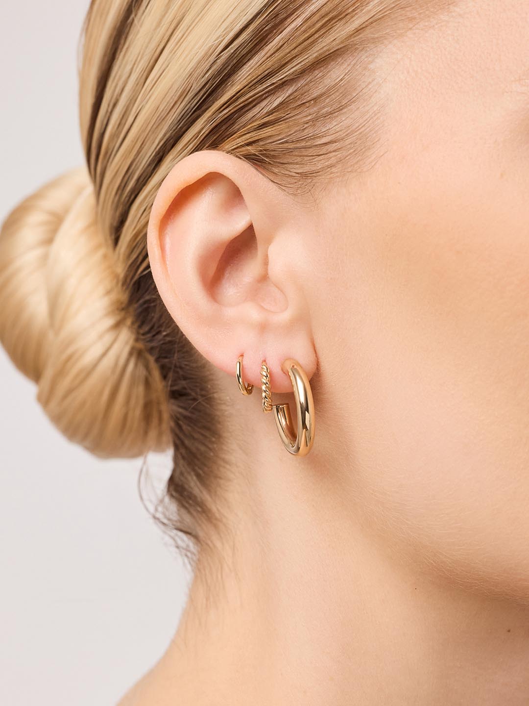 18K gold-plated - Gold Twist Hoops Small by MAVERA