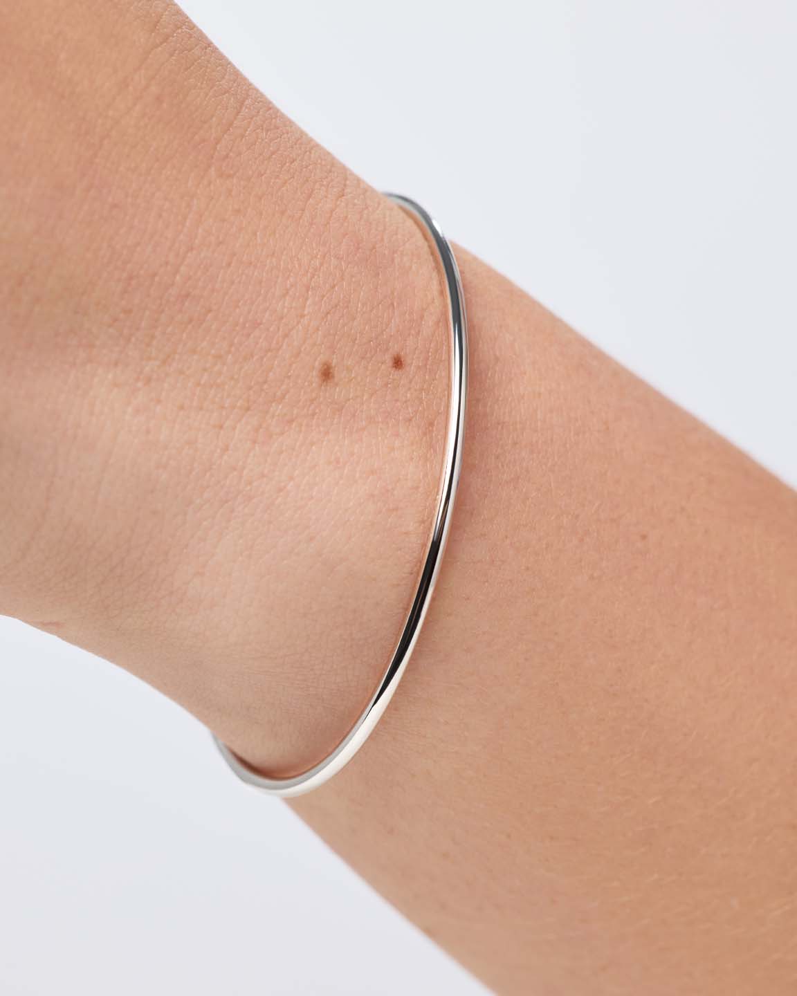 Silver Bangle - Carter Silver (2mm) by MAVERA