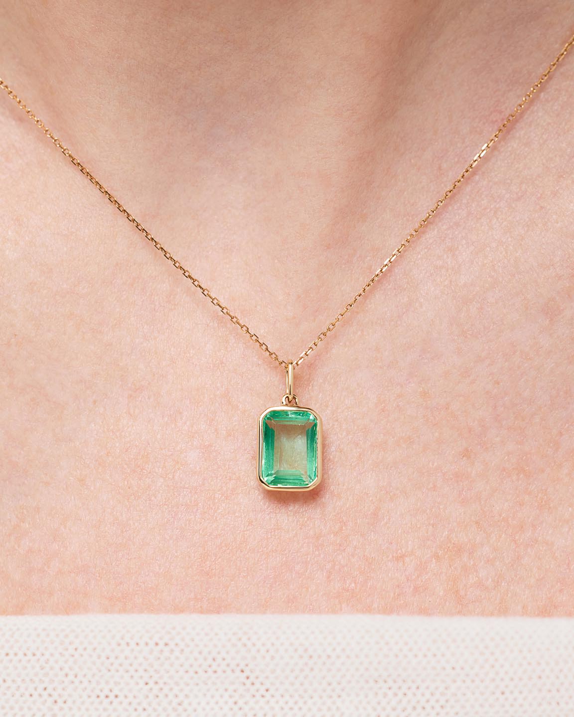 18K gold-plated - Green Sapphire Spritz Charm by MAVERA