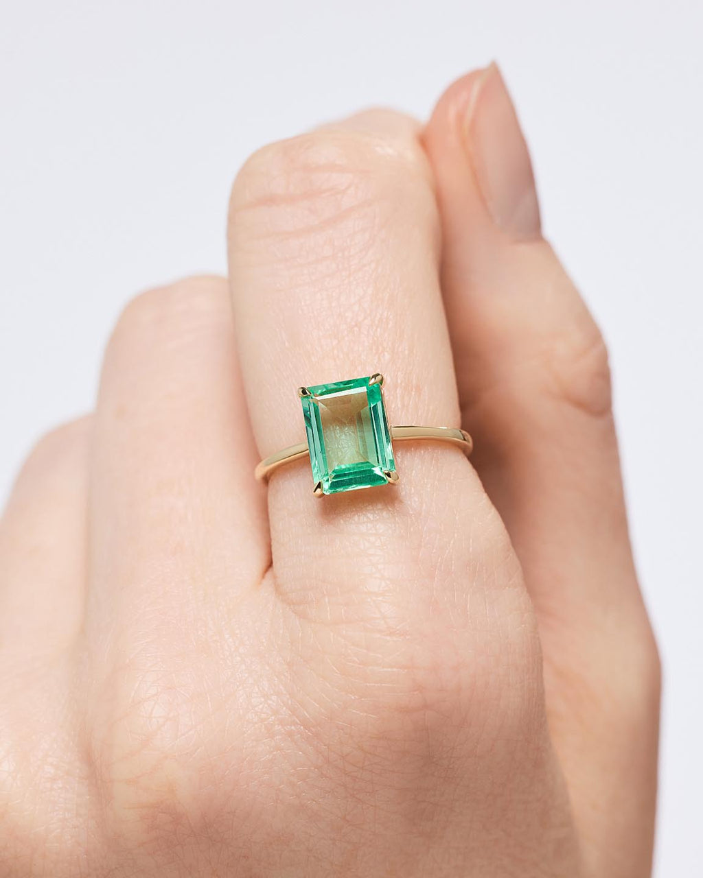 18K gold-plated - Green Sapphire Spritz Ring by MAVERA