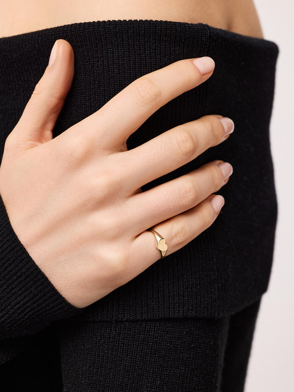 18K gold-plated - Heart Signet Ring by MAVERA