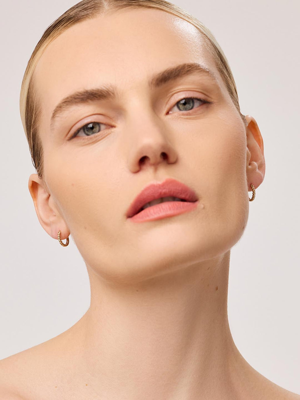 18K gold-plated - Gold Twist Hoops Small by MAVERA