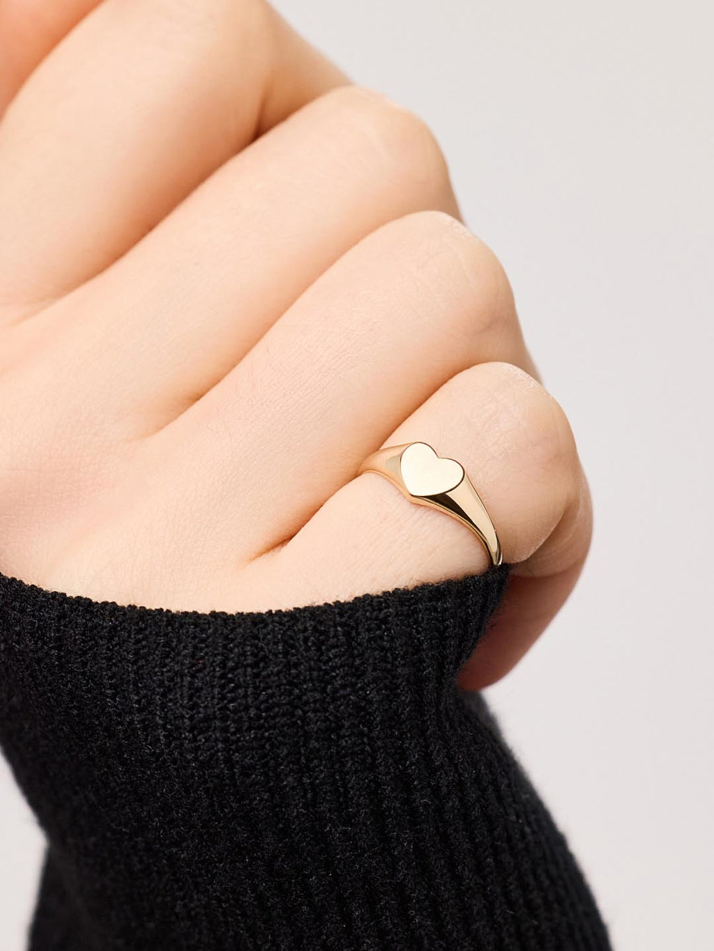 18K gold-plated - Heart Signet Ring by MAVERA