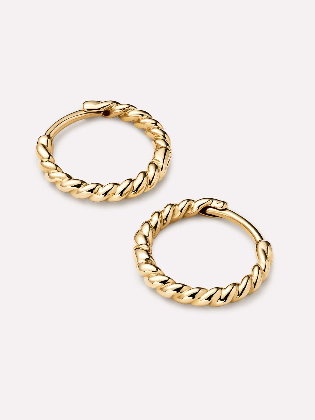 18K gold-plated - Gold Slim Twist Hoops by MAVERA