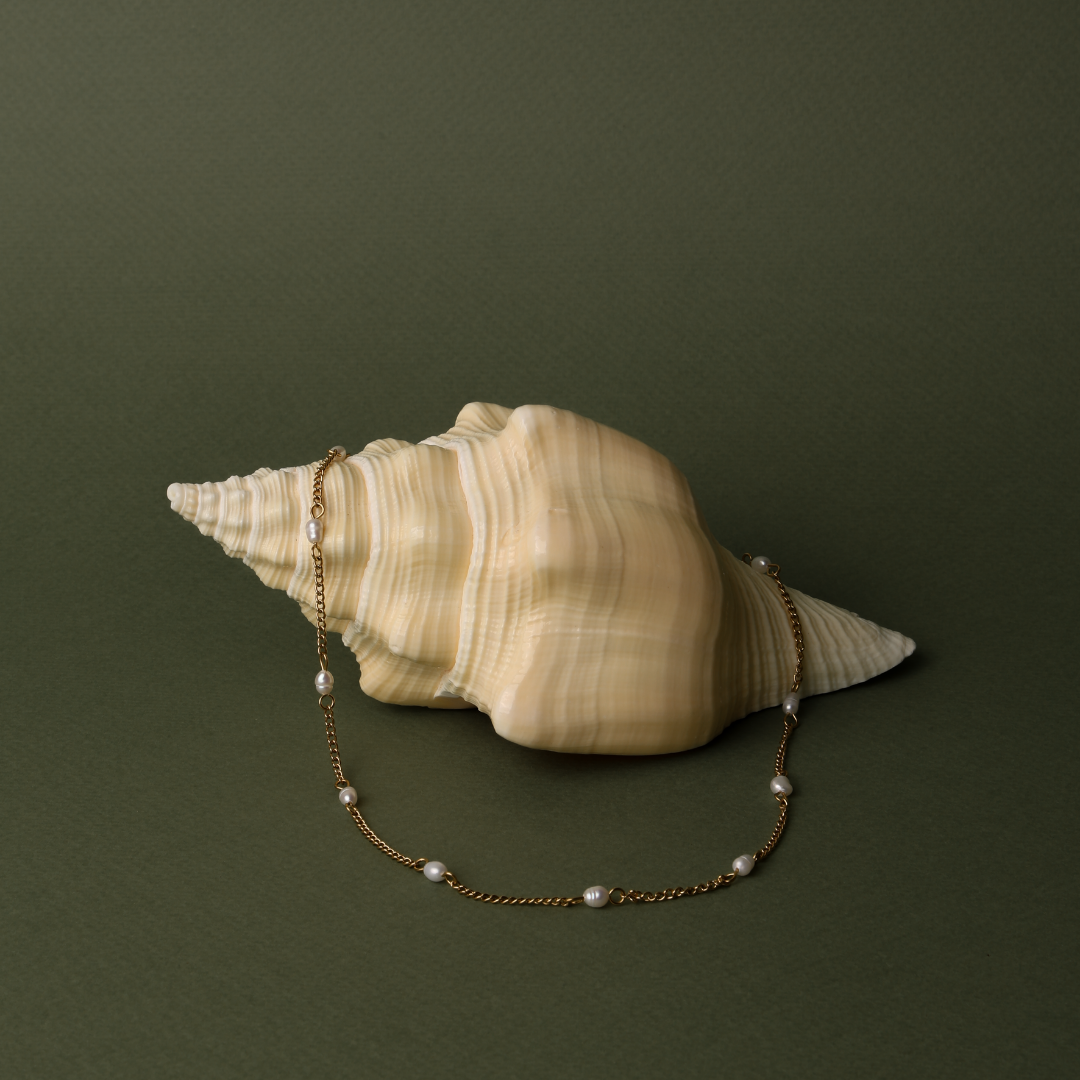 Gold Pearls Choker