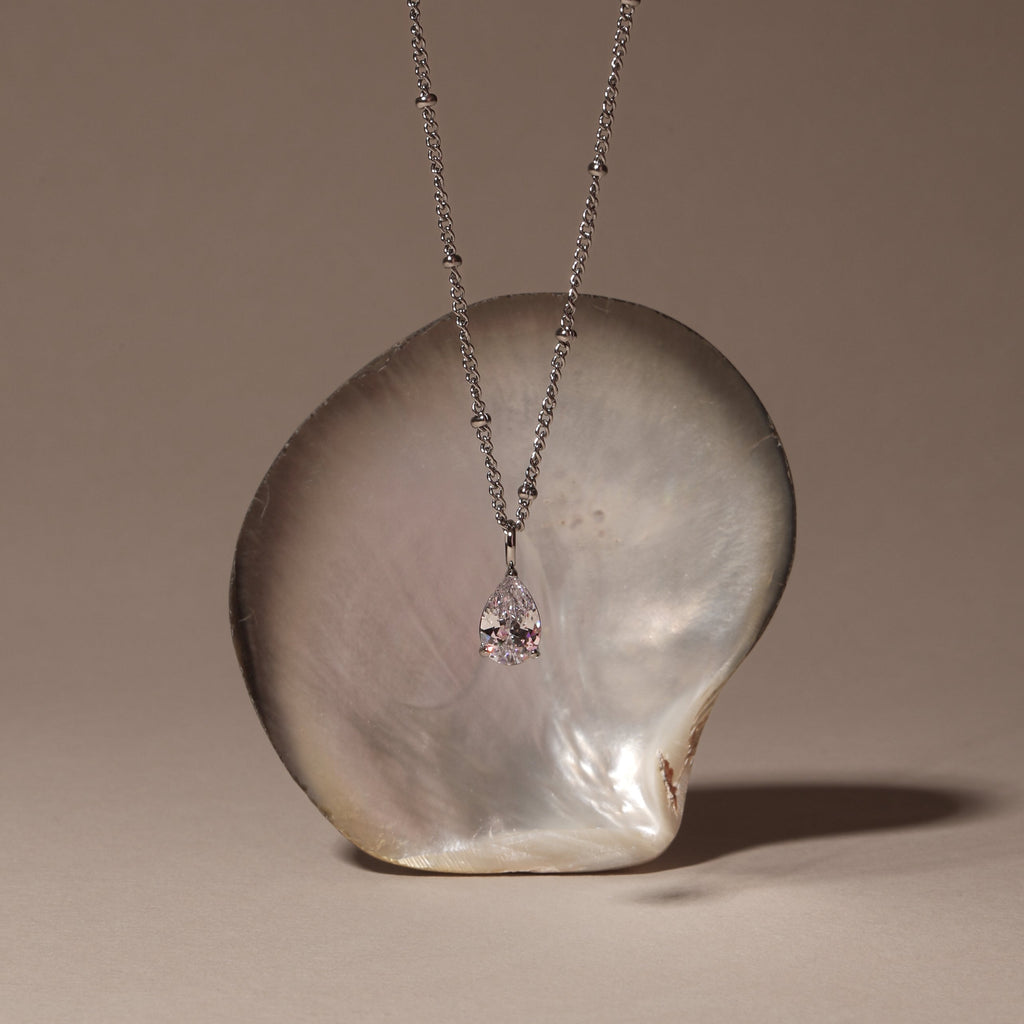 astra-necklace-pendant-detail