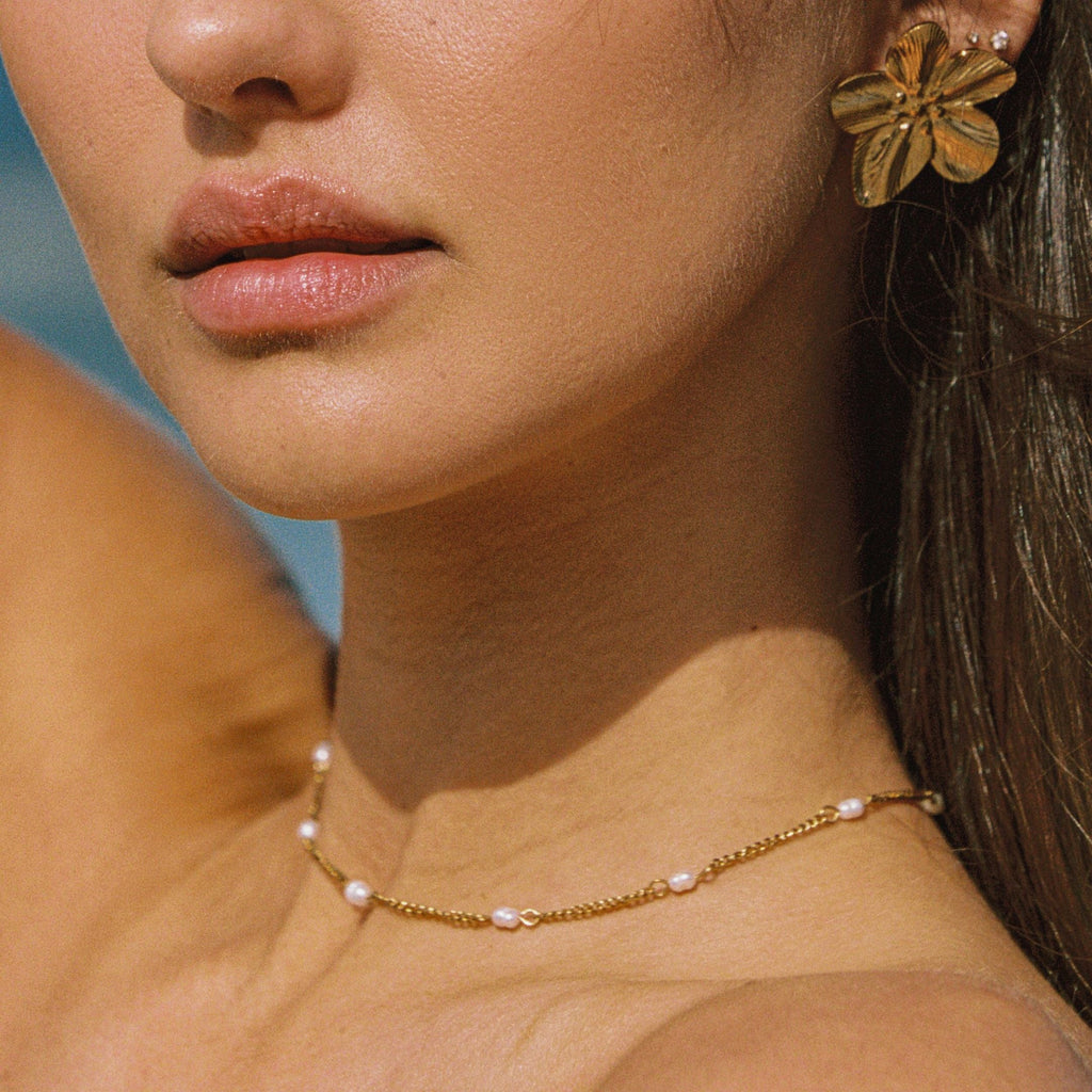 Elegant Dainty Pearl Choker