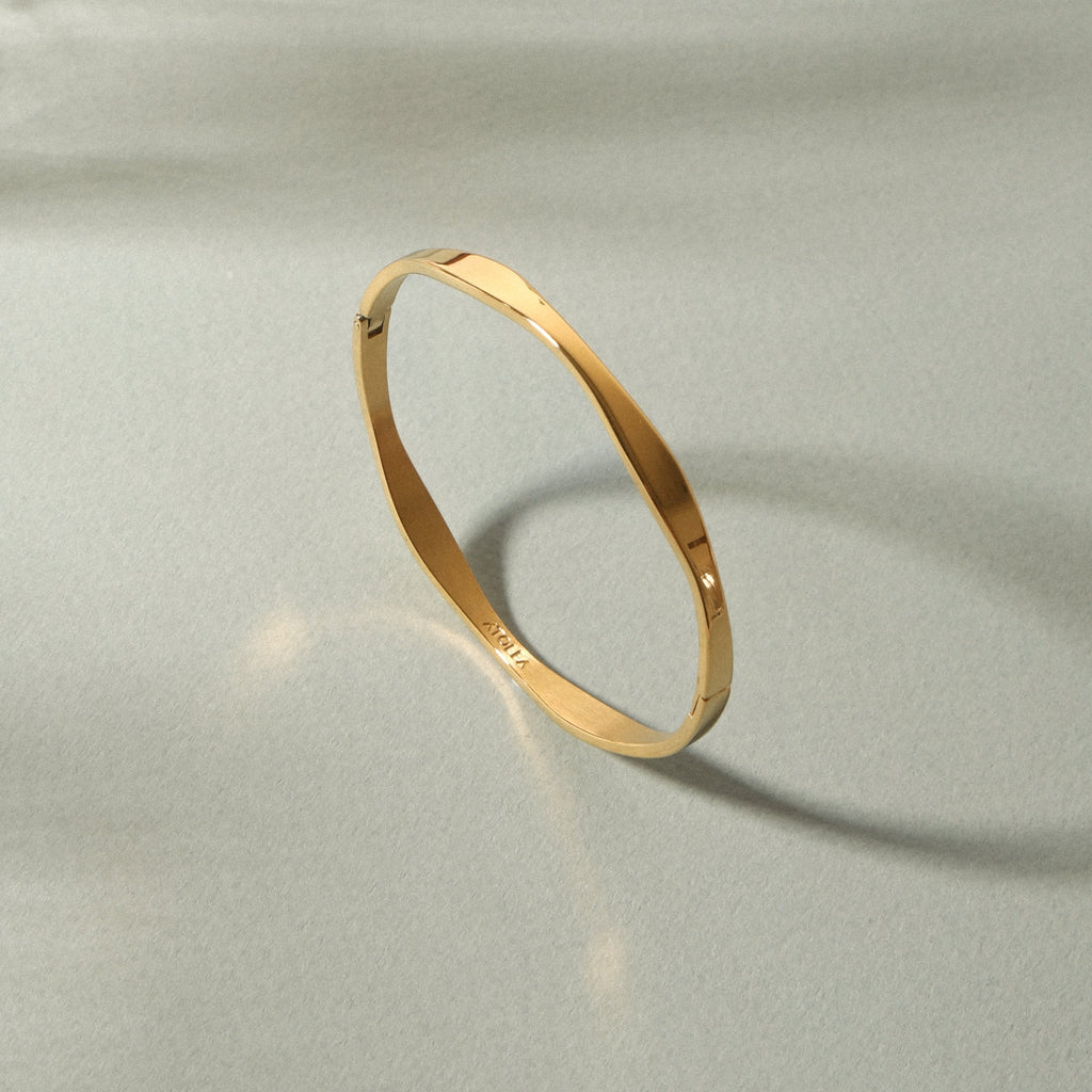 Gold Wavy Bracelet