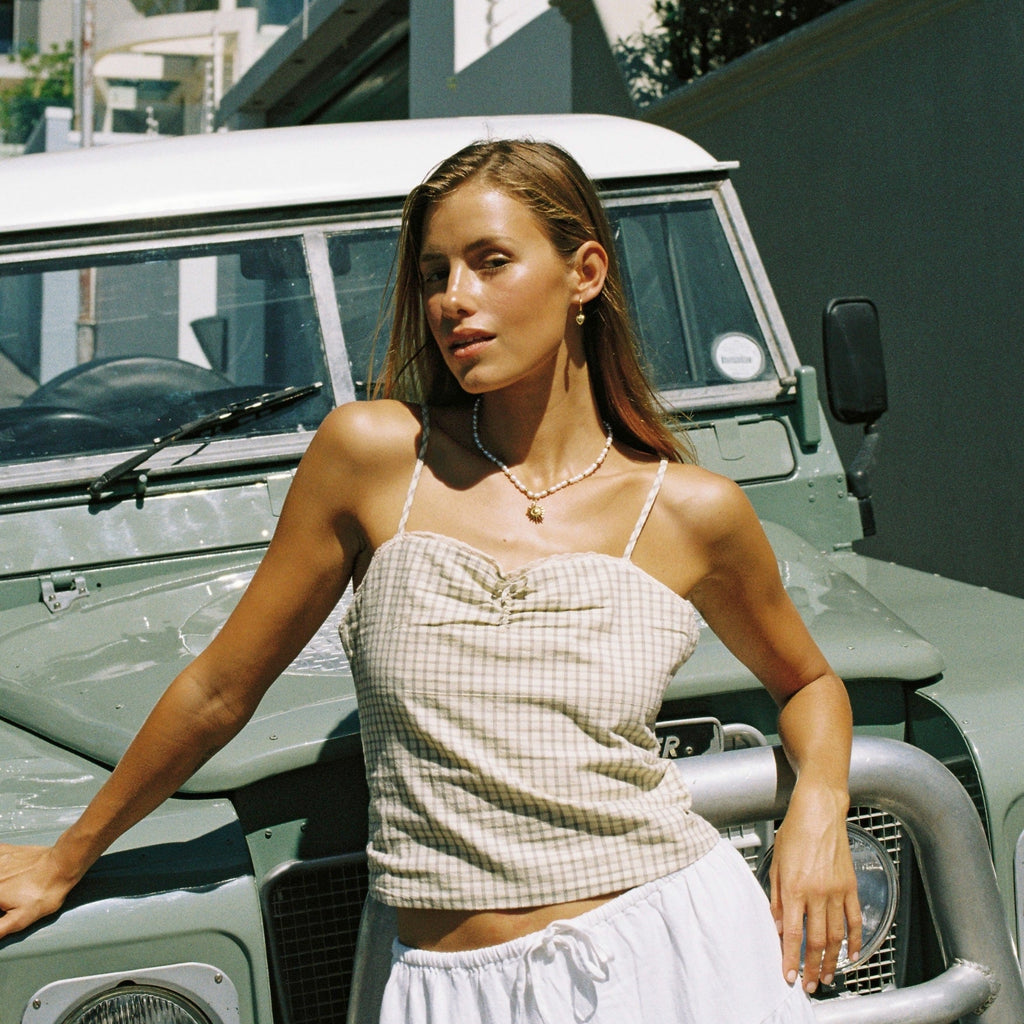 sun-pendant-gold-necklace-seated-look